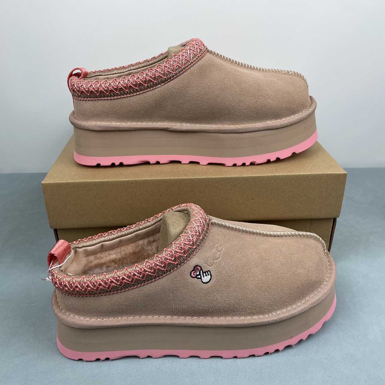 Astariva x Uggs Limeted edition